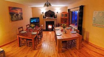 Salle à manger du gîte de pêche L'Escapade à Ballyconnell en Irlande
